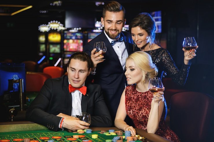 Live Blackjack dealer profesional di studio key77 dengan kamera multi-sudut