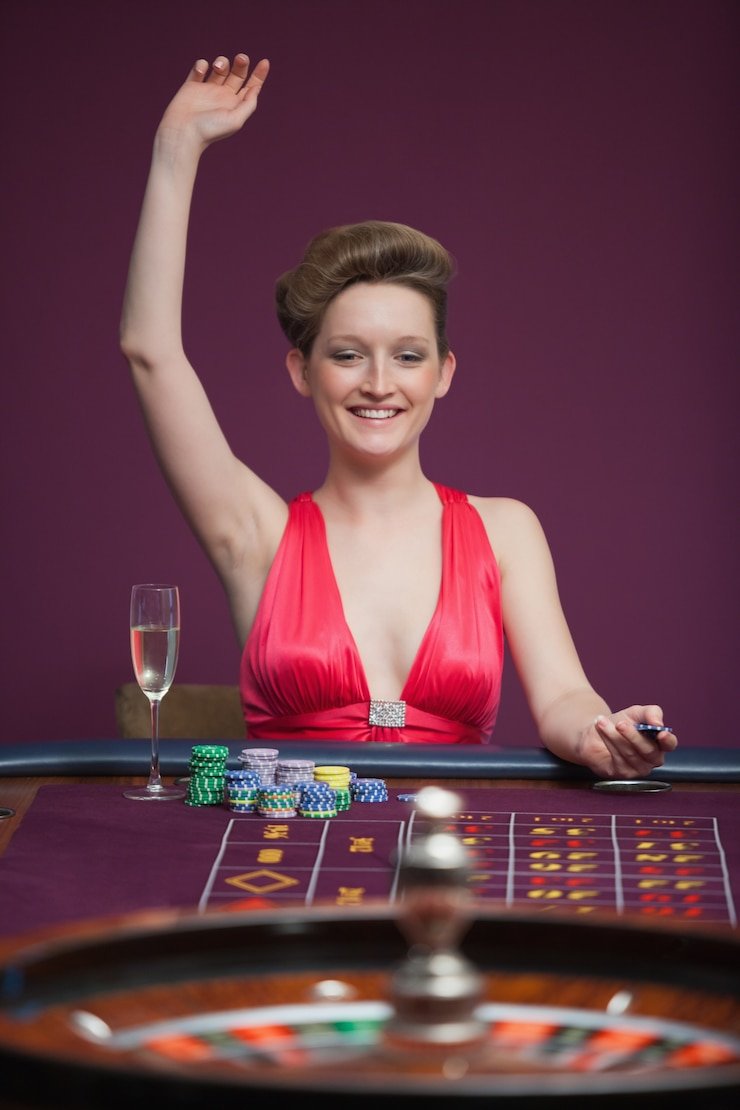 Antarmuka Live Roulette key77 dengan dealer langsung dan papan taruhan interaktif